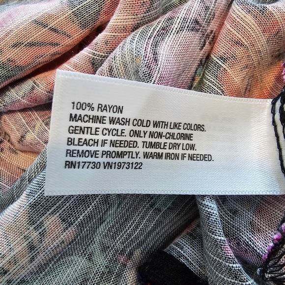 Ava & Vivi Sleeveless Blouse Womens 4X Floral Cinched Top V-Neck Tropical - Picture 10 of 10